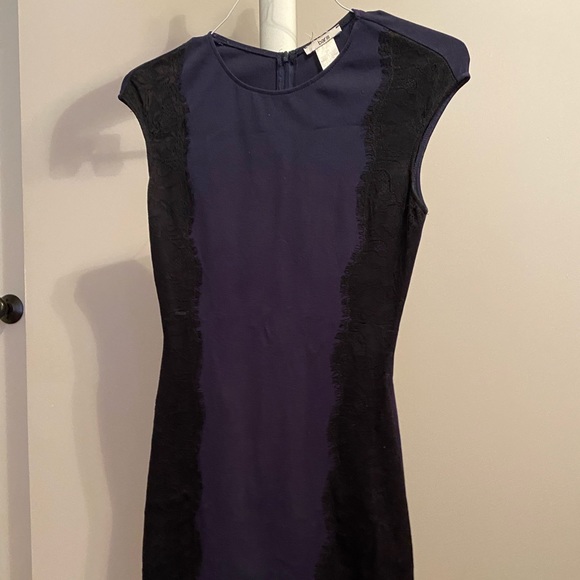 Bar III Small navy blue dress with lace detail - Picture 2 of 7